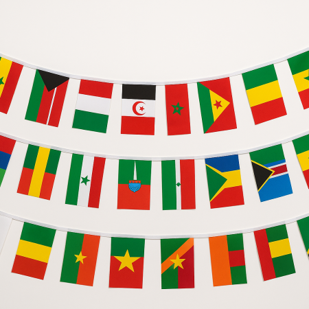 Guirlande drapeaux CAN 2025 avec les 24 pays participants, décoration en tissu polyester pour bureaux et vitrines.